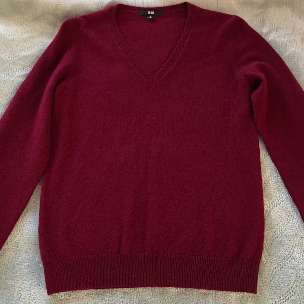 NWOT Uniqlo Cashmere V-Neck Sweater